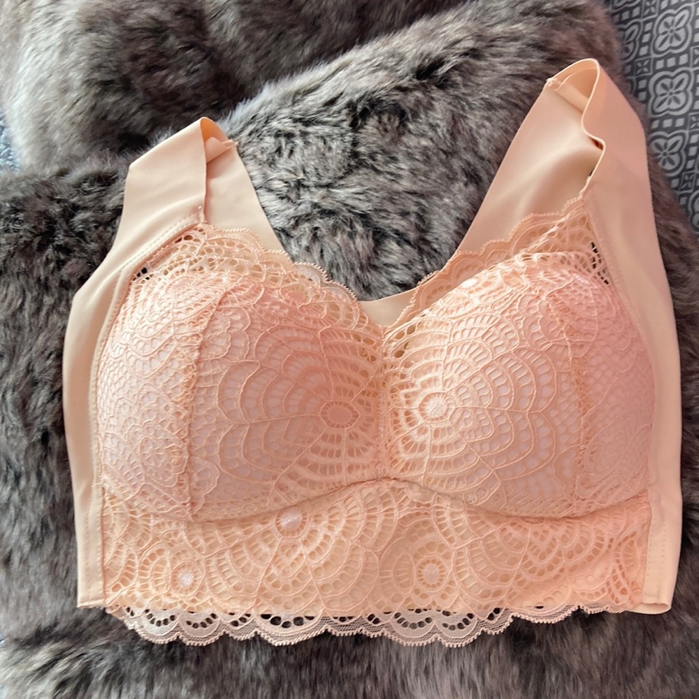 NWOT Push up wireless bra